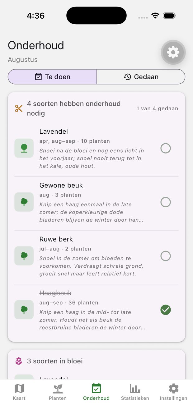 Het onderhoudsscherm van Plotanist in augustus: vier soorten hebben onderhoud nodig, met per soort de maanden, het aantal planten en een snoeinotitie.